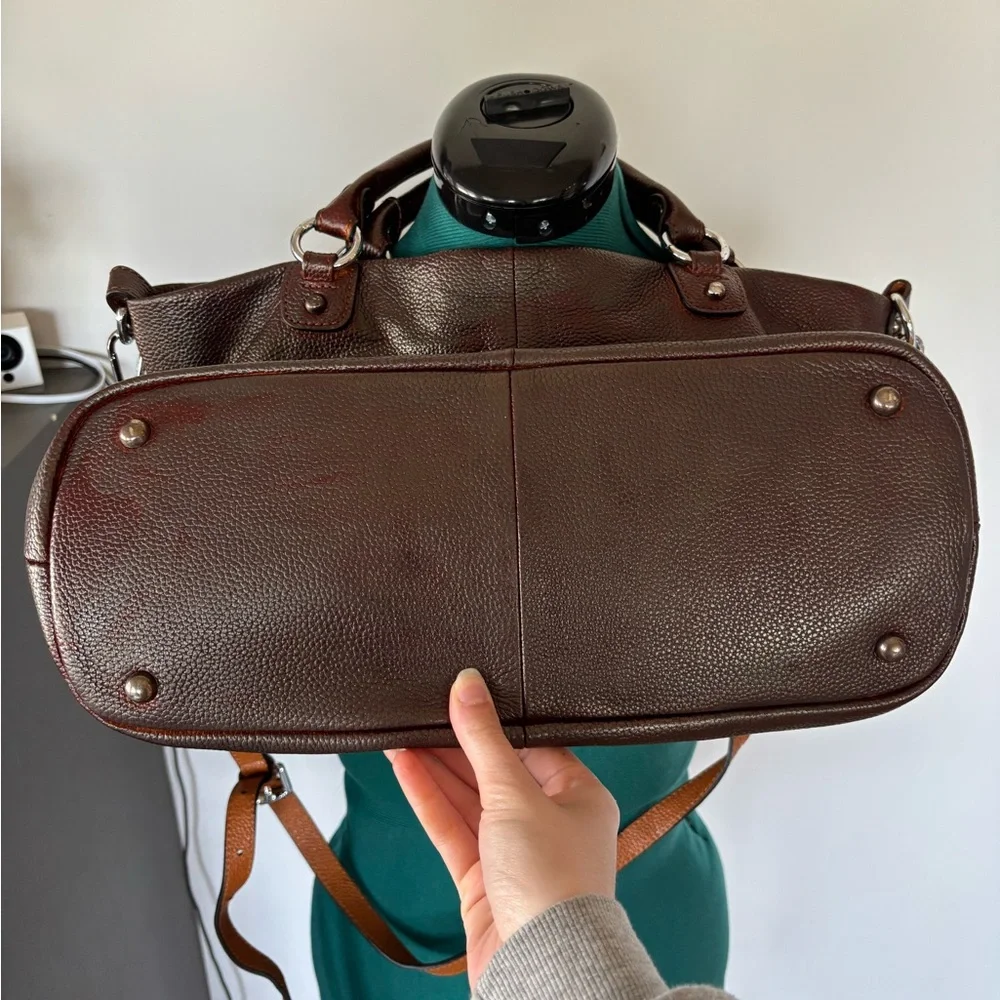 Kattee Brand Elegant two-toned Brown Leather Top Handle Adjustable Strap Bag - Picture 4 of 10